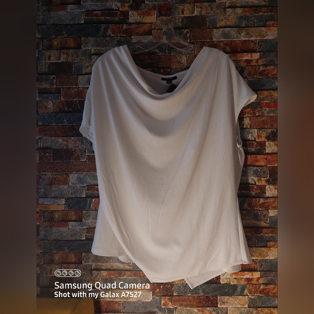 Asymmetric white blouse🧁🧁